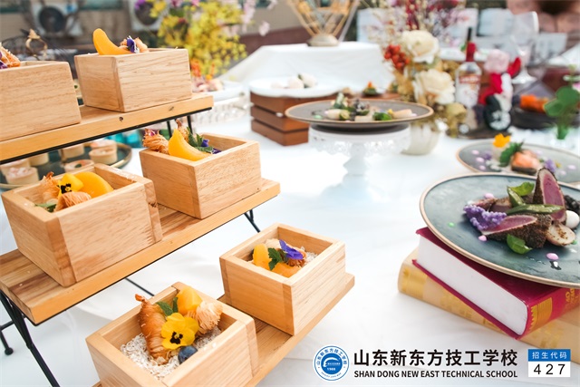 山東新東方學子展臺作品