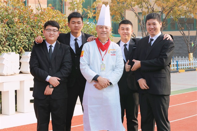 山東新東方中餐學子畢業照